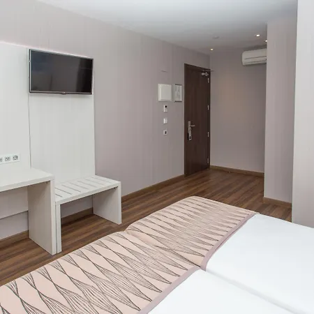 호스탈 오페라람블라스 2*