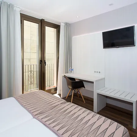 호스탈 오페라람블라스 2*