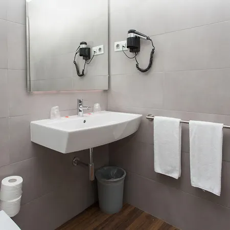 호스탈 오페라람블라스 2*