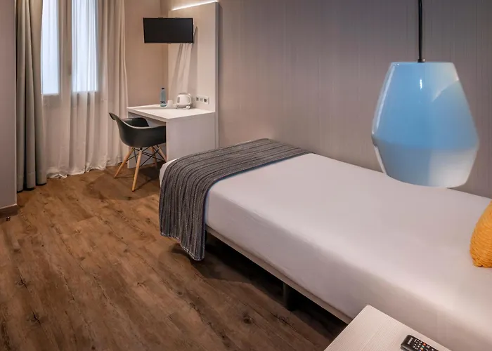 בית הארחה Operaramblas ברצלונה