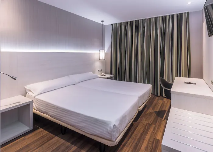 בית הארחה Operaramblas 2*