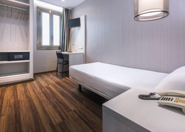 בית הארחה Operaramblas