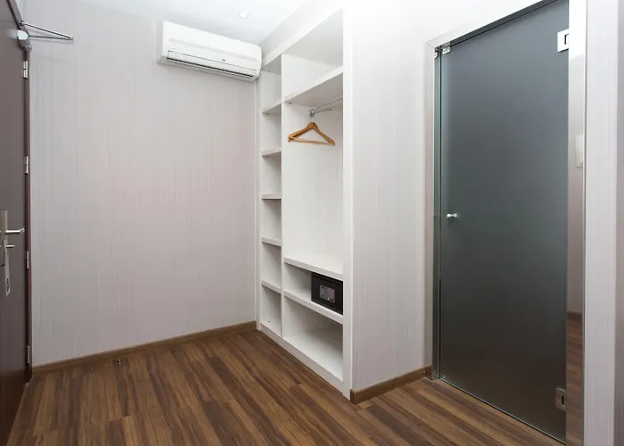 Operaramblas בית הארחה 2*