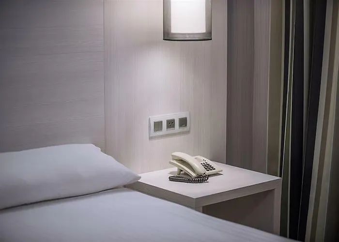 בית הארחה Operaramblas 2*